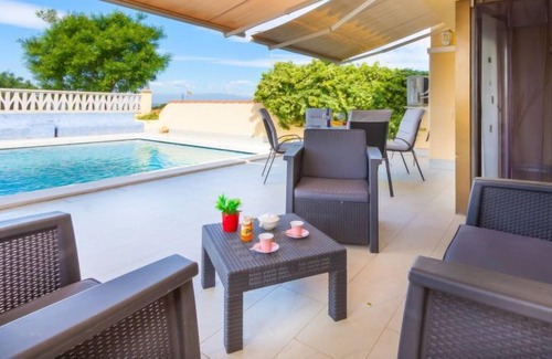 Palau-Saverdera House | Vacation home LA OLIVA in Palau Savardera - 6 persons, 3 bedrooms