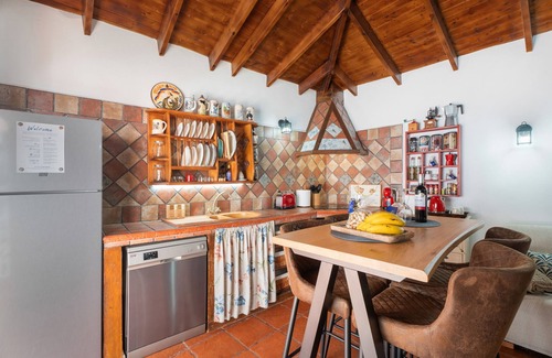 Taucho House | Vacation Home 'La Casita De Conchita' with Sea View, Wi-Fi and Air Conditioning