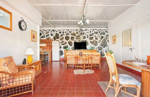 Guia de Isora House | Vacation Home 'Las Piletas Tres' with Mountain View, Private Terrace and Wi-Fi
