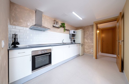 Deltebre House | Vacation Home 'Lo Riu' near River with Mountain View, Wi-Fi, Terrace & A/C