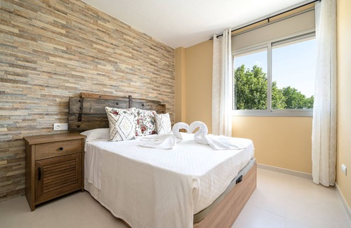 Deltebre House | Vacation Home 'Lo Riu' near River with Mountain View, Wi-Fi, Terrace & A/C