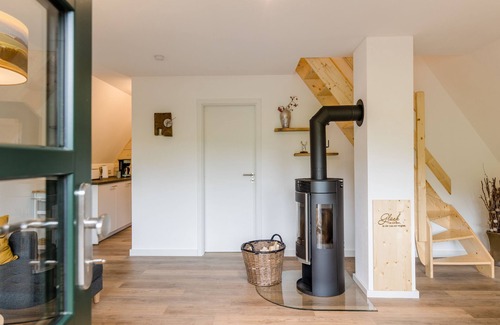 Eslohe House | Vacation Home "Log Cabin 1 with Mountain View", Private Terrace and Wi-Fi in the Sauerland