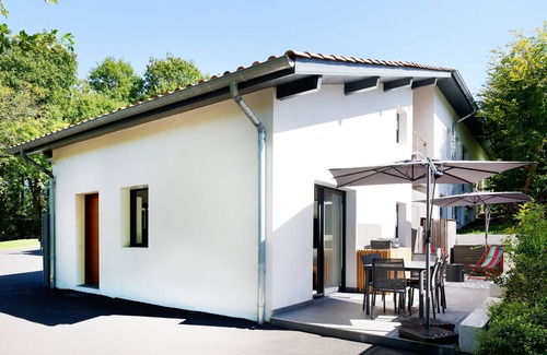 Ascain House | Vacation Home "Maison Aranea" with Mountain View, Private Terrace & Wi-Fi