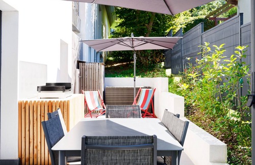Ascain House | Vacation Home "Maison Aranea" with Mountain View, Private Terrace & Wi-Fi