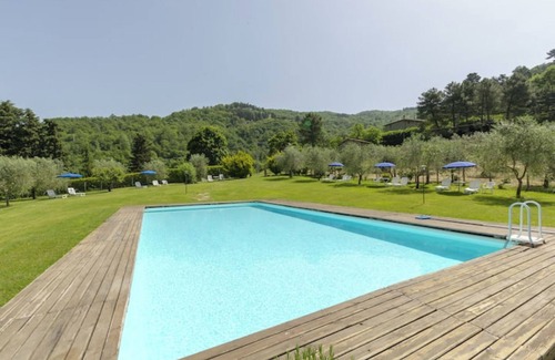 Londa House | Vacation Home "Mulino Con Piscina Vicino Firenze" with Mountain View, Shared Pool & Wi-Fi