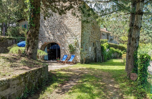 Londa House | Vacation Home "Mulino Con Piscina Vicino Firenze" with Mountain View, Shared Pool & Wi-Fi