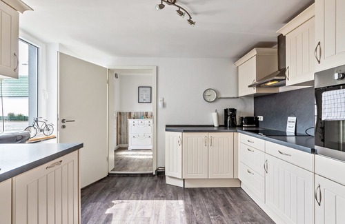 Woehrden House | Vacation Home "Nordseemeer" with Private Terrace & Wi-Fi