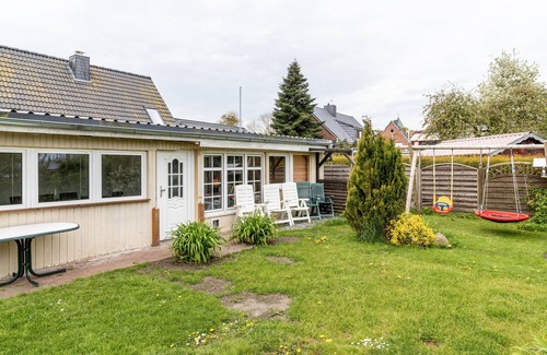 Woehrden House | Vacation Home "Nordseemeer" with Private Terrace & Wi-Fi