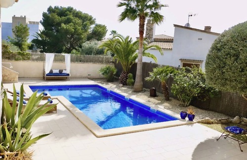 Cala Santany House | Vacation Home "Ocean Blues" with Private Pool, Shared Terrace & Wi-Fi