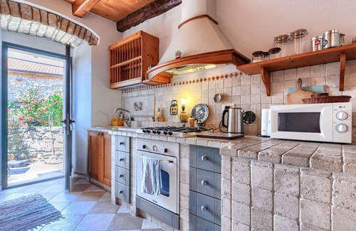 Vardica House | Vacation home Petra by Interhome