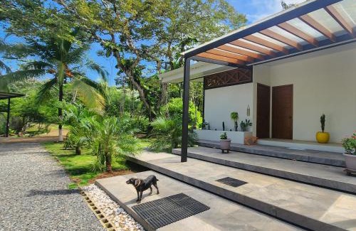 Las Delicias House | Vacation Home Retreat -Casa Aloha- 3BR 3BDR Sleeps 8