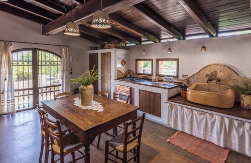 Racale House | Vacation Home “Tia Maria Country Inn - Il Trullo” with Pool, Terrace & Garden