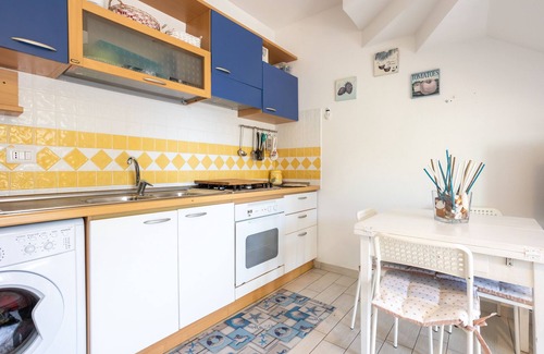 Viddalba House | Vacation Home "Villa Asia" with Balcony, Private Terrace & A/C
