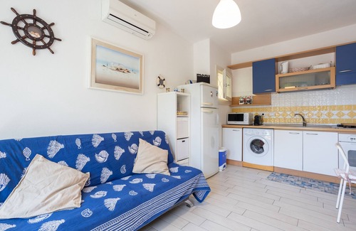 Viddalba House | Vacation Home "Villa Asia" with Balcony, Private Terrace & A/C