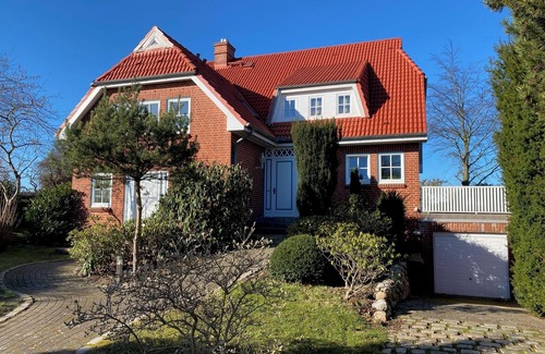 Brodten Apartment | Vacation home, walking distance to the Baltic Sea, garden, quiet location, WLAN, 2 separate app.
