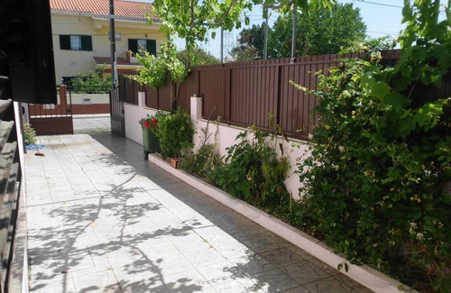 Corroios Villa | Vacation home with driver (for travel)