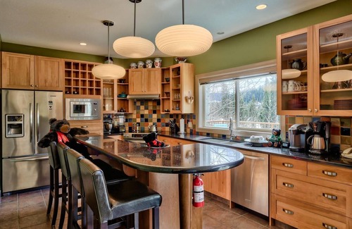 Sunburst Estates House | Vacation home with lots of amenities and convenient location to ski runs nearby
