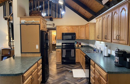 Hermosa House | Vacation home with views of Mount Rushmore!