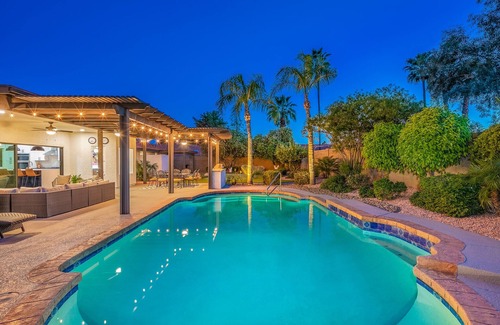 Las Haciendas House | Vacation in Style at the Desert Palms with 3 Primary Suites, Heated Pool, More!