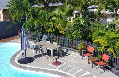 L'Ermitage-les-Bains Villa | Vacation rental in a tropical villa at hermitage-les-bains (meeting)