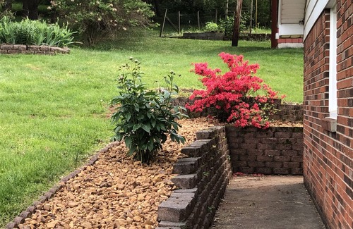 Monticello House | Vacation rental in quiet neighborhood 6 miles to Lake Cumberland!