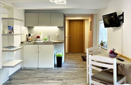 Dorgenhausen Apartment | Vacation room Kirsche - Holiday room Elsterblick