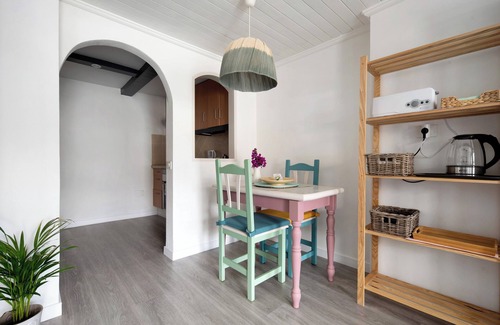 Las Arenas Apartment | Vacation Studio 'Actors' with Mountain View, Private Terrace and Wi-Fi