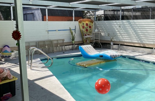 Seminole House | Vacation unheated spillover pool home close to beach