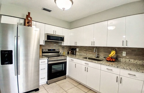 Sebastian Highlands House | Vacation Vibes! Close to beaches, pools, walk to golf and waterfront bars.