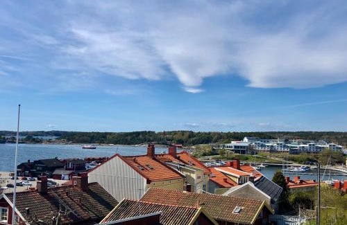 Stromstad Apartment | Vacker våning med havsutsikt i Strömstads centrum.