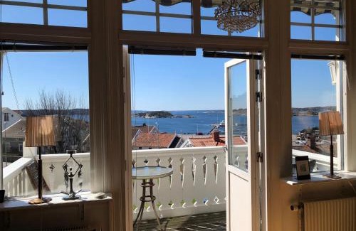 Stromstad Apartment | Vacker våning med havsutsikt i Strömstads centrum.