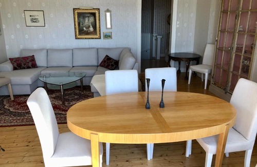 Stromstad Apartment | Vacker våning med havsutsikt i Strömstads centrum.