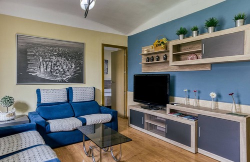 Banyoles House | Vaction Home "Cals Avis" with Private Terraces & Wi-Fi