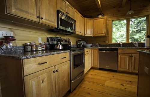 Sunday River Area House | Vail Log Cabin - Large Custom Log Home. Spacious, family-friendly and close to Sunday River