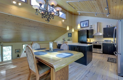 Eagle-Vail House | Vail 'Treehouse' + Hot Tub, Sauna & Mtn Views