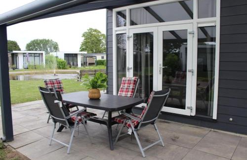 Lathum Ski Chalet | Vakantiehuis met vijverzicht