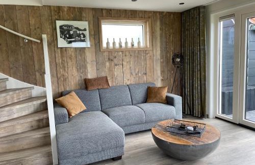 Biggekerke House | Vakantiehuis T Koetshuis