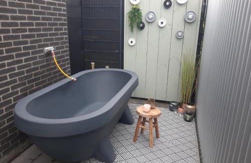 Dirkshorn Villa | Vakantievilla 10 km van strand honden welkom omheinde tuin sauna buitenbad