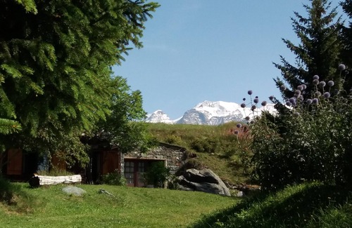Antagnod Ski Chalet | Val D Ayas: chalet - 5 rooms - 6/10 persons House with garden