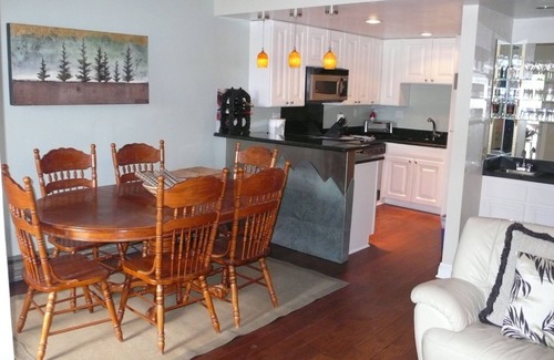 Mammoth Lakes Condo | Val D' Isere-Beautiful! - Ski In/Out! Condo.