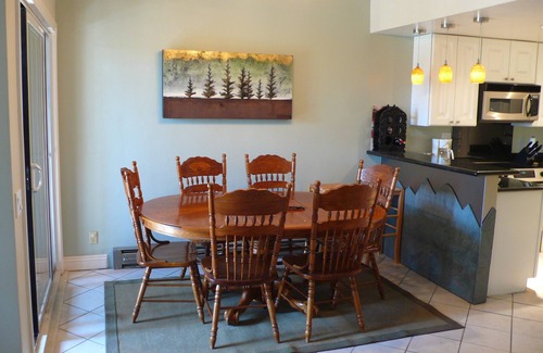 Mammoth Lakes Condo | Val D' Isere-Beautiful! - Ski In/Out! Condo.