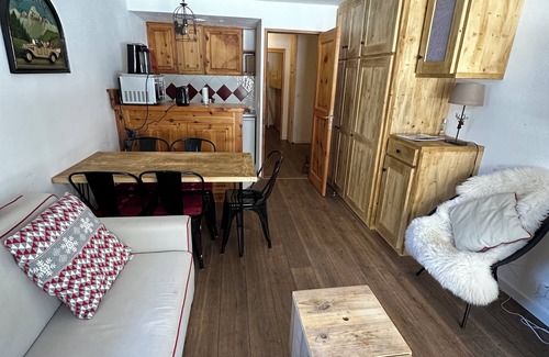 Val-d'Isere Apartment | Val d'Isere Full center : STUDIO-CABIN 31m2 WiFi & parking for 4 guests, max. 5