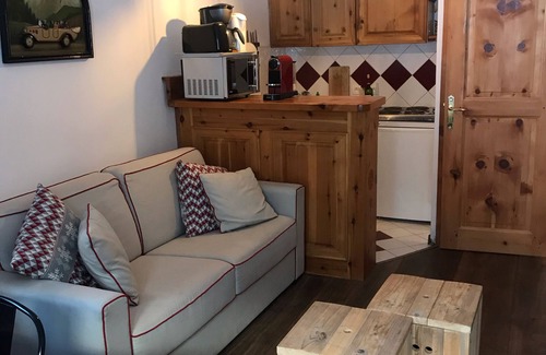 Val-d'Isere Apartment | Val d'Isere Full center : STUDIO-CABIN 31m2 WiFi & parking for 4 guests, max. 5