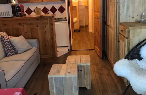 Val-d'Isere Apartment | Val d'Isere Full center : STUDIO-CABIN 31m2 WiFi & parking for 4 guests, max. 5
