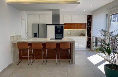 Corroios Villa | Valadares Villa Sun, Sand & Serenity: 17 Beaches + Private Pool!