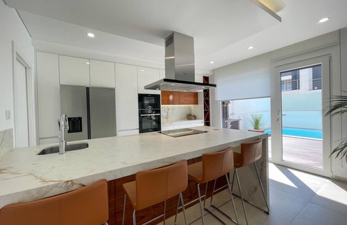 Corroios Villa | Valadares Villa Sun, Sand & Serenity: 17 Beaches + Private Pool!