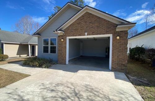 Valdosta House | Valdosta 3-Bedroom Home with 5 beds near valdosta State & Hospital