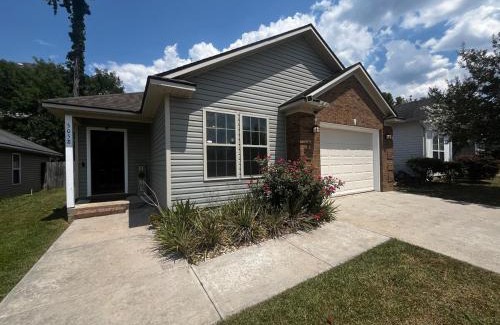Valdosta House | Valdosta 3-Bedroom Home with 5 beds near valdosta State & Hospital
