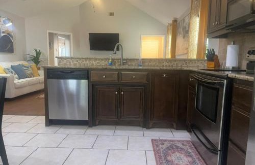 Valdosta House | Valdosta 3-Bedroom Home with 5 beds near valdosta State & Hospital