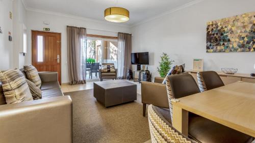 Portimao City Centre Apartment | Vale da Ribeira 2BDR House W/Pool by LovelyStay